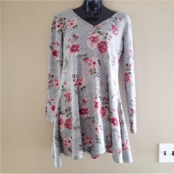 NWOT! Pretty Francesca's ALYA Gray & Pink Floral Long Sleeve A line dress Size S - Picture 2 of 12
